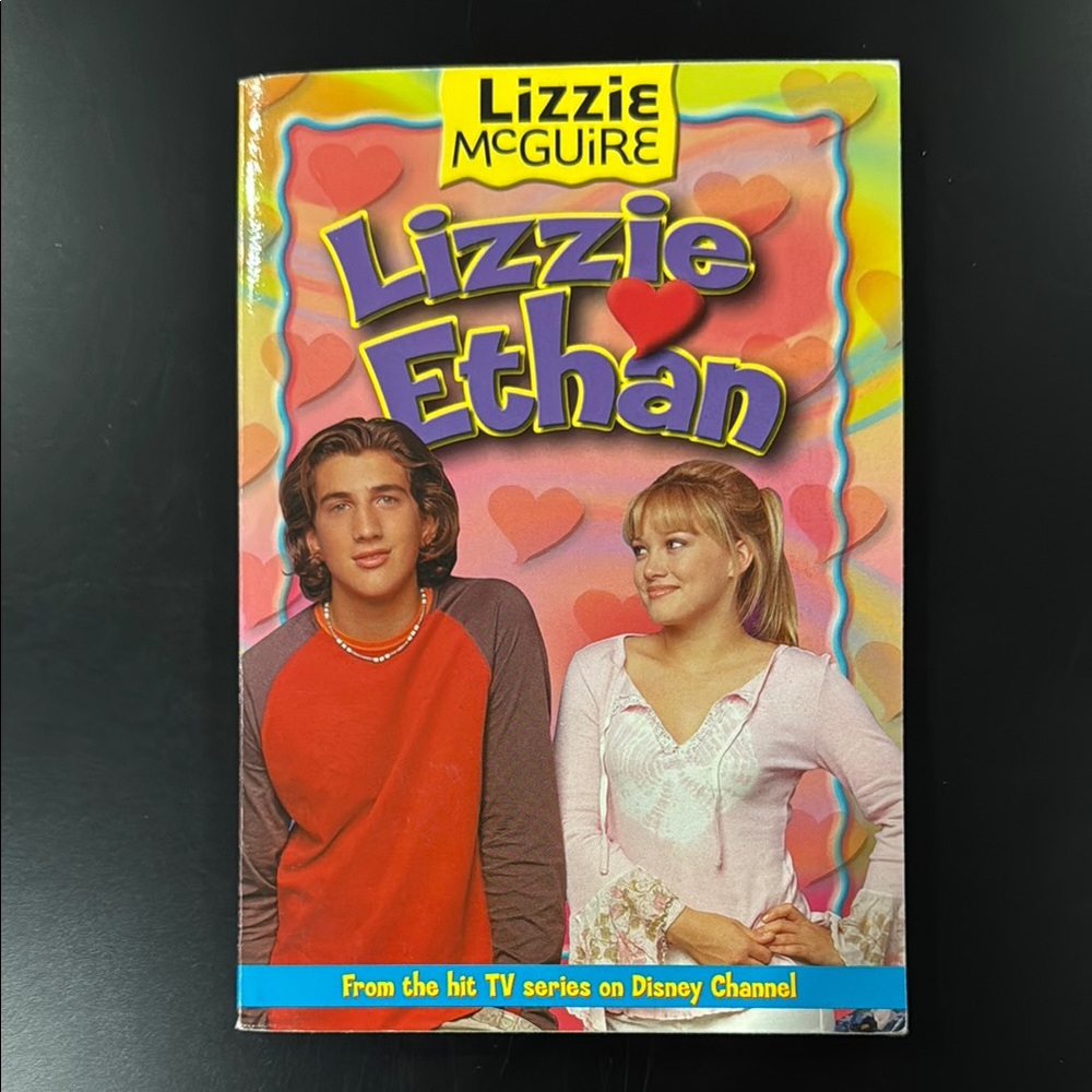 Lizzie McGuire #10: Lizzie Loves Ethan - Paperback Novel